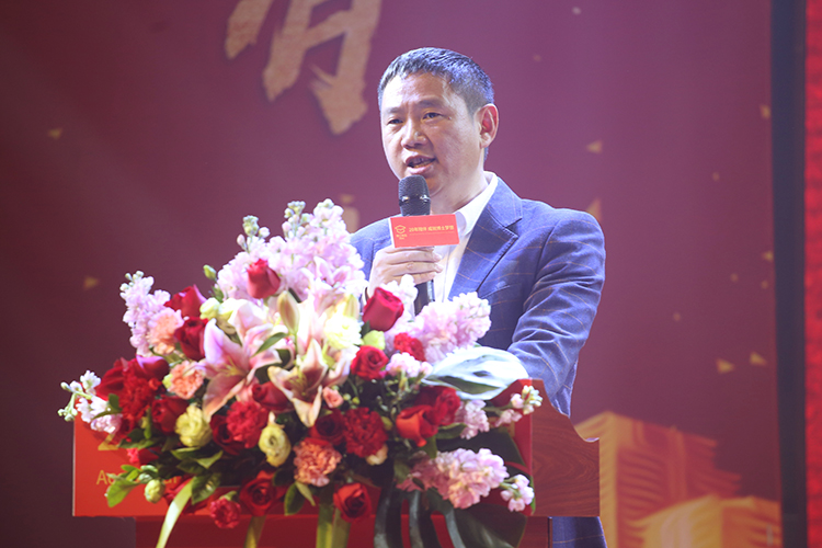 lehu88乐虎国际董事长王洪贵先生2019新年贺词，有你们，奋斗路上不孤单