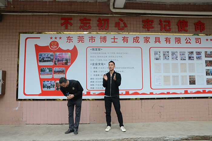 lehu88乐虎国际厂部负责人王晓东和张玉元上台发言